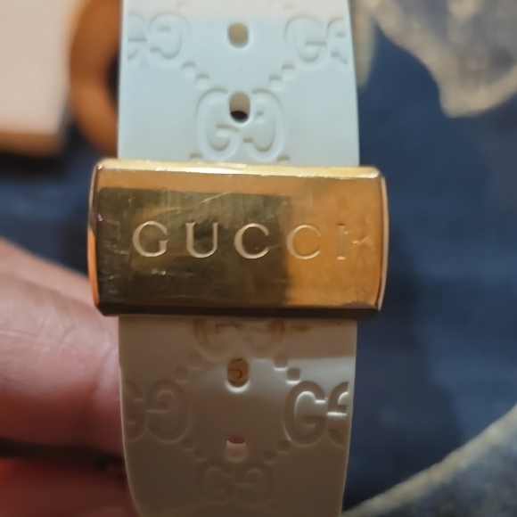 Digital Gucci Beige Smartwatch - Picture 4 of 4